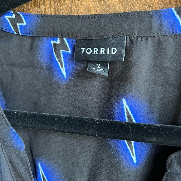 Torrid Peplum Georgette Button-Front Tie-Front Blouse black & blue size 2 - Picture 6 of 9